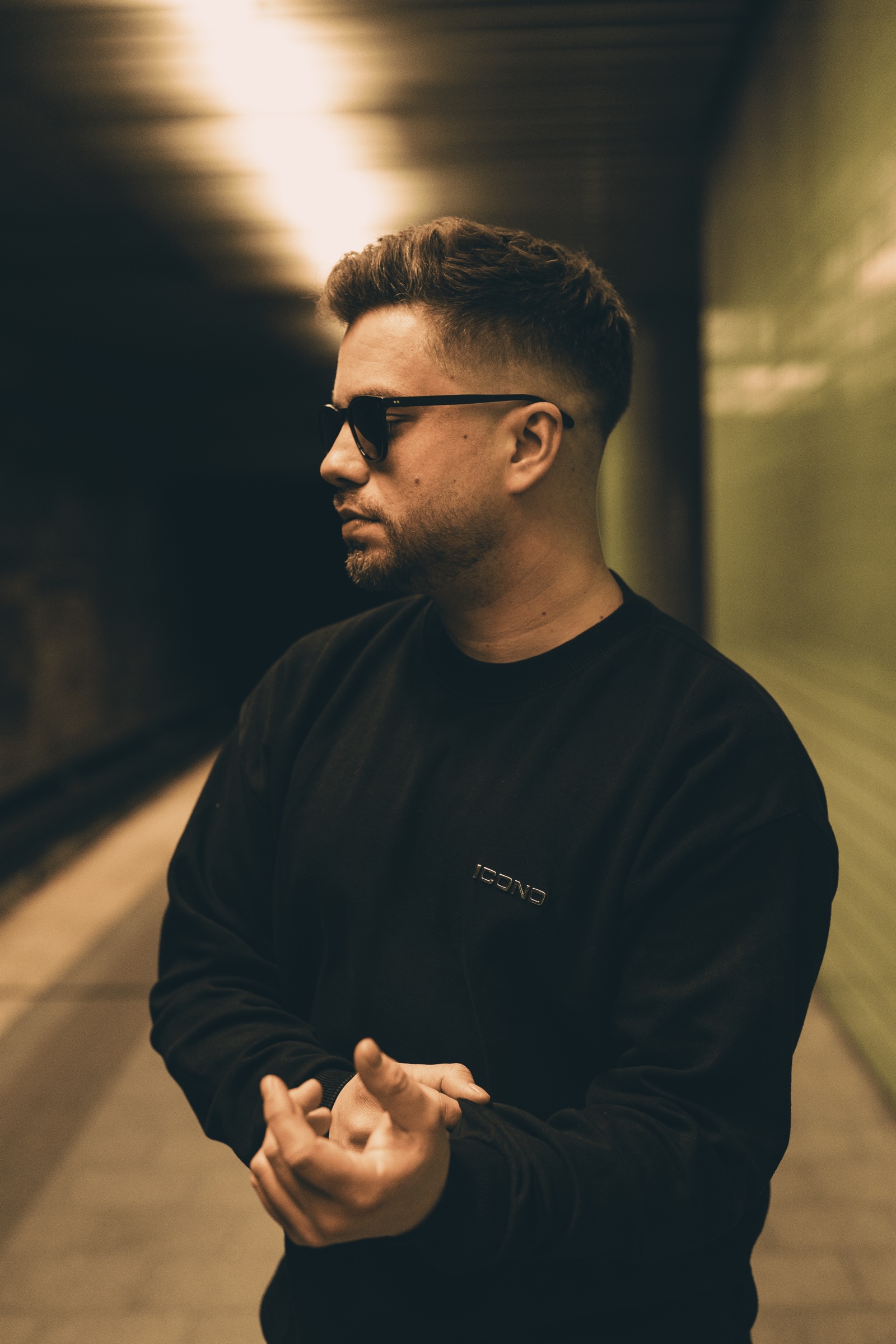 SIXLA portrait photo with sunglasses